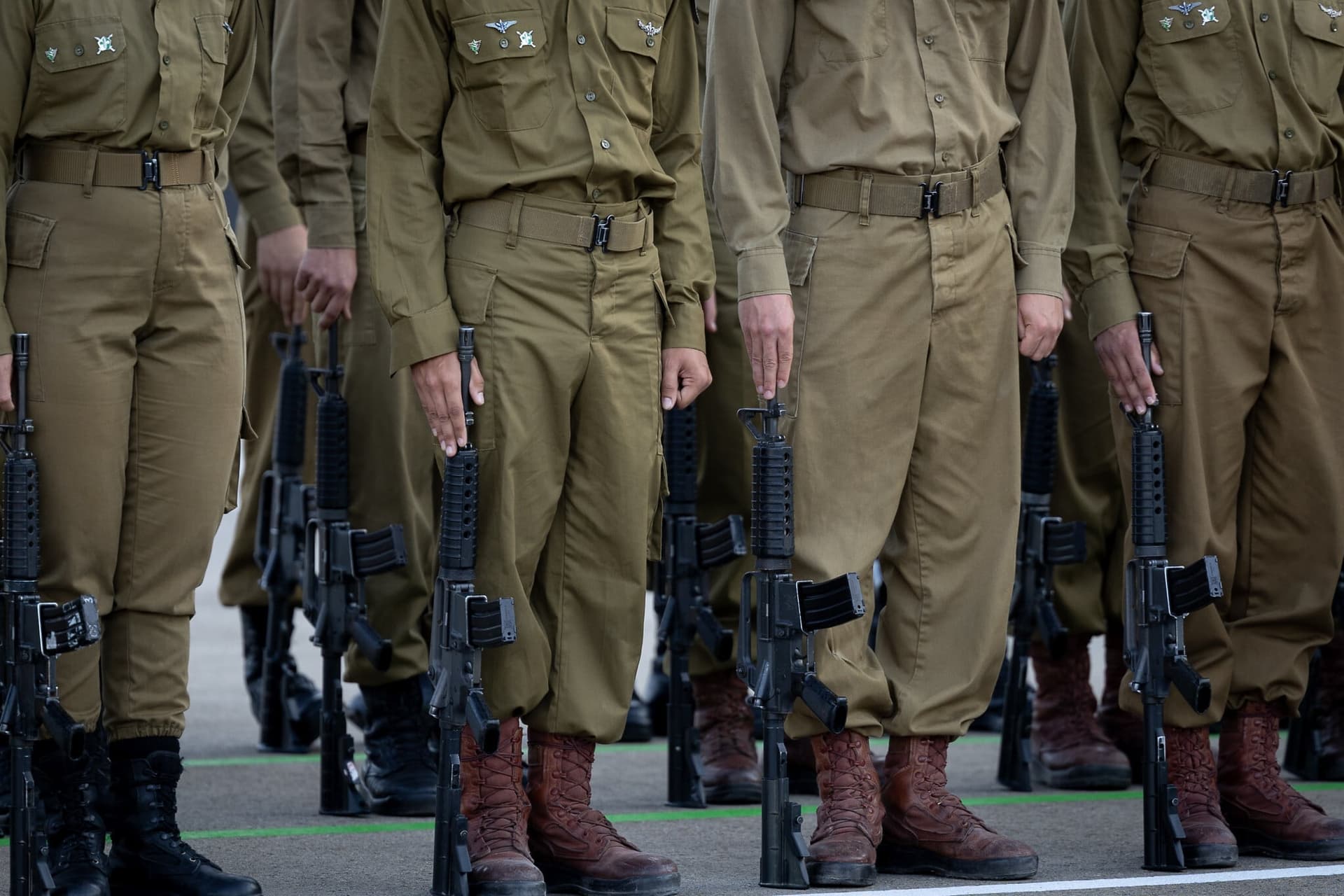 Why Are Fewer People Choosing Military Careers? New Data Reveals Shocking Trends