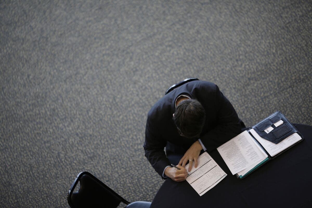 Career Coaches Warn: Why AI-Generated Cover Letters Could Cost You the Job