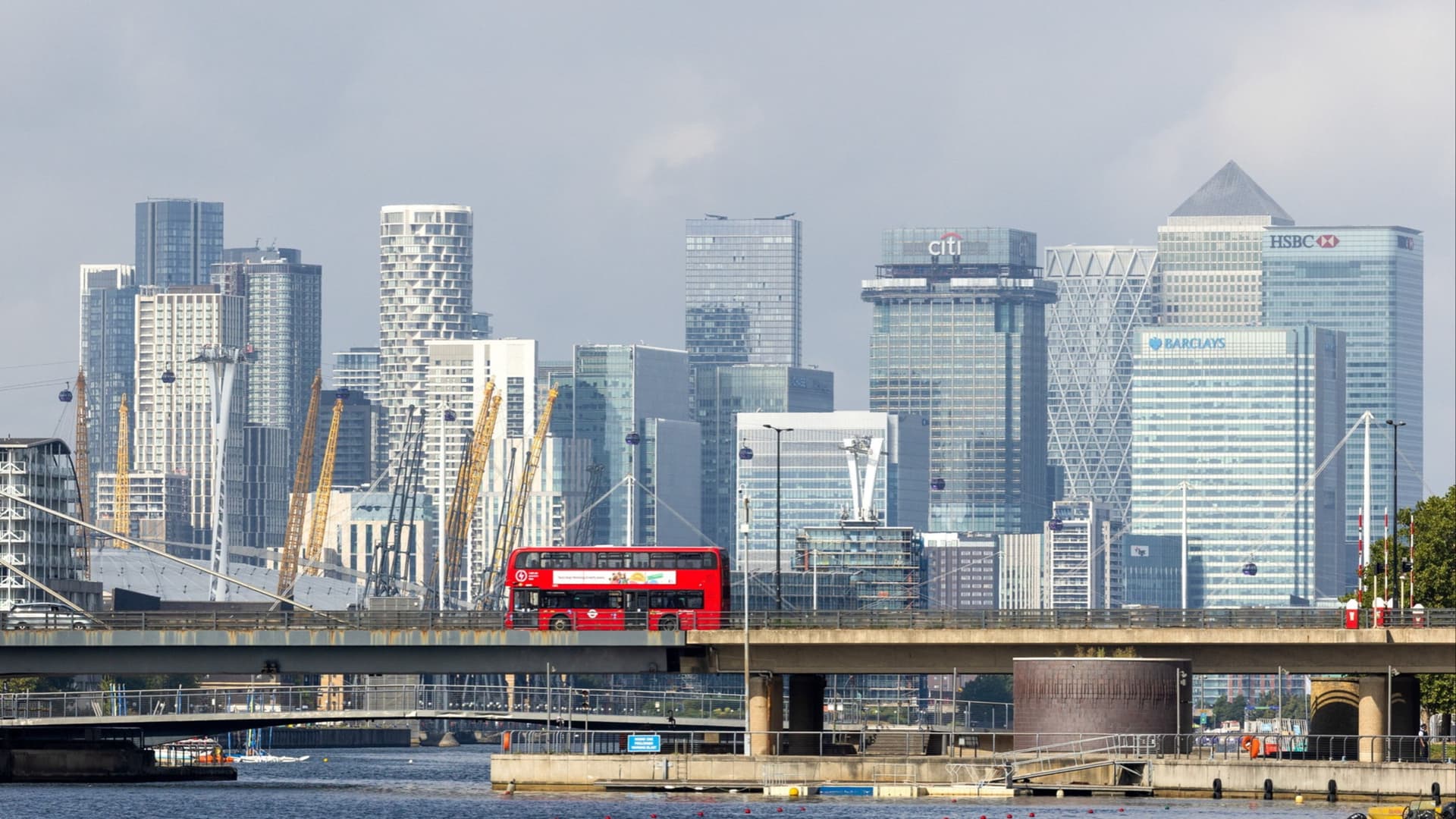 Why Are So Many People Avoiding Financial Services Careers in the UK?